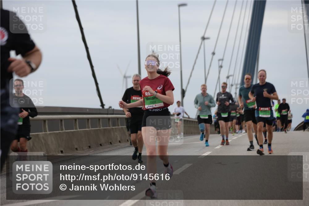 03.10.2025 - Köhlbrandbrückenlauf Jannik Wohlers http://msf.ph/oto/9145616 03.10.2025 15:47:20 Position 1 7203 meine-sportfotos.de