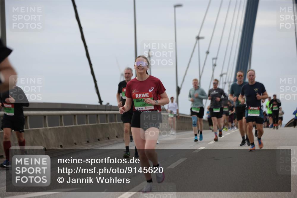 03.10.2025 - Köhlbrandbrückenlauf Jannik Wohlers http://msf.ph/oto/9145620 03.10.2025 15:47:20 Position 1 7203 meine-sportfotos.de