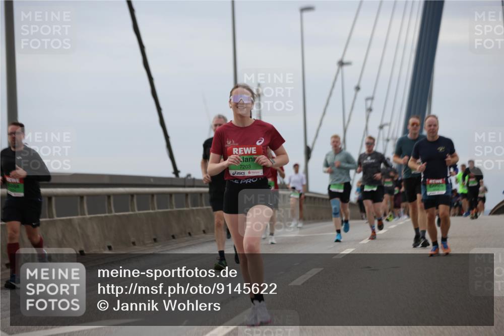 03.10.2025 - Köhlbrandbrückenlauf Jannik Wohlers http://msf.ph/oto/9145622 03.10.2025 15:47:20 Position 1 7203 meine-sportfotos.de