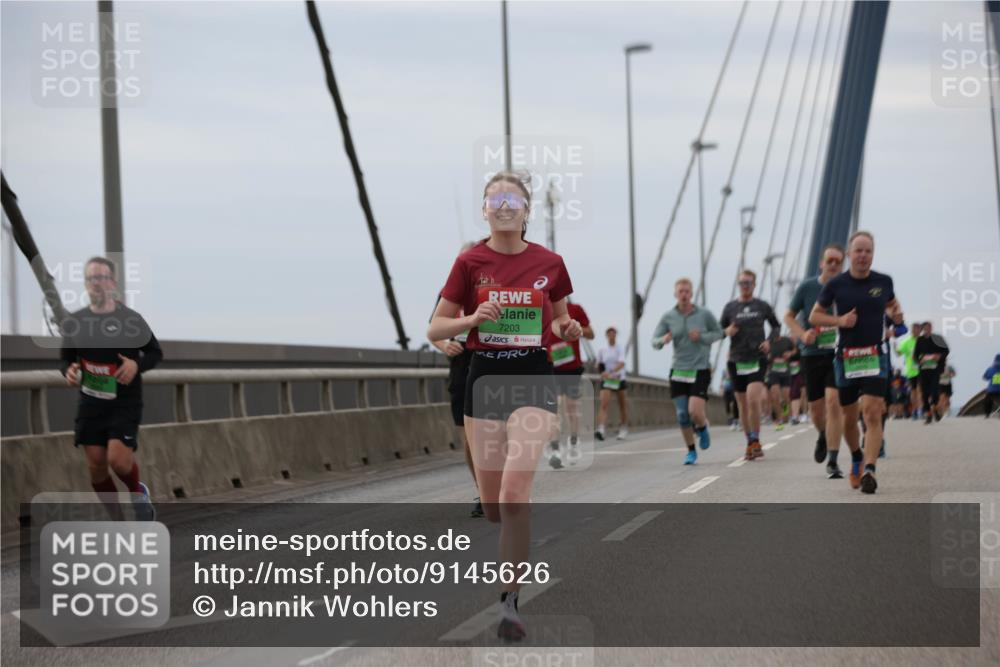 03.10.2025 - Köhlbrandbrückenlauf Jannik Wohlers http://msf.ph/oto/9145626 03.10.2025 15:47:21 Position 1 7203 meine-sportfotos.de