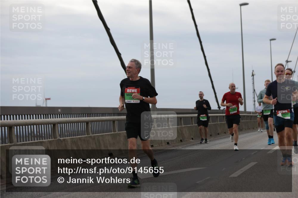 03.10.2025 - Köhlbrandbrückenlauf Jannik Wohlers http://msf.ph/oto/9145655 03.10.2025 15:47:24 Position 1 733 meine-sportfotos.de