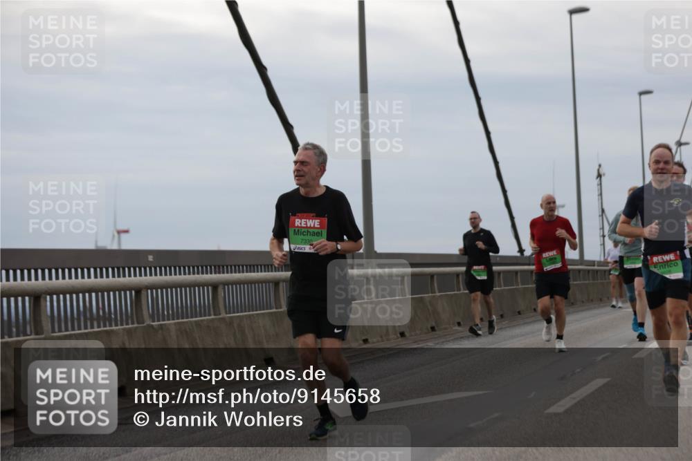 03.10.2025 - Köhlbrandbrückenlauf Jannik Wohlers http://msf.ph/oto/9145658 03.10.2025 15:47:24 Position 1 7330 meine-sportfotos.de