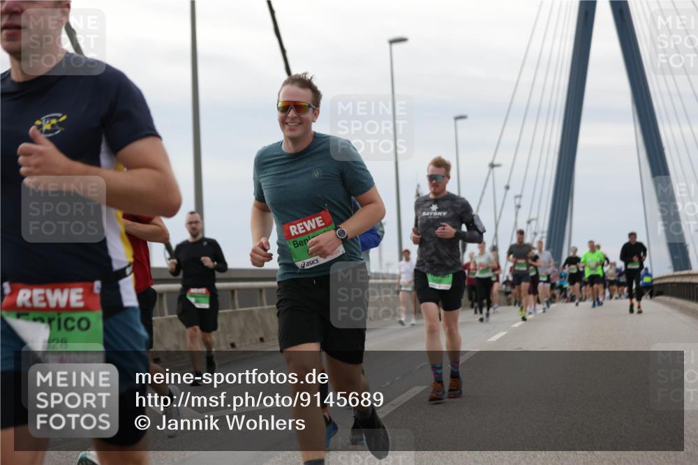 03.10.2025 - Köhlbrandbrückenlauf Jannik Wohlers http://msf.ph/oto/9145689 03.10.2025 15:47:27 Position 1 28 meine-sportfotos.de
