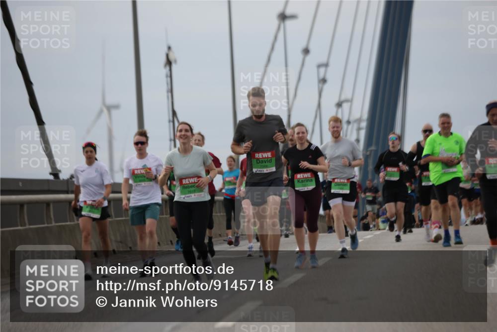 03.10.2025 - Köhlbrandbrückenlauf Jannik Wohlers http://msf.ph/oto/9145718 03.10.2025 15:47:30 Position 1 7613, 7566, 7161 meine-sportfotos.de