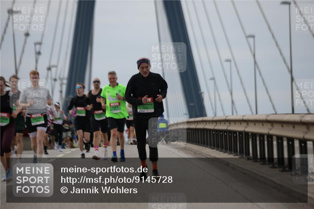 03.10.2025 - Köhlbrandbrückenlauf Jannik Wohlers http://msf.ph/oto/9145728 03.10.2025 15:47:31 Position 1 7559 meine-sportfotos.de