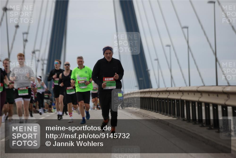 03.10.2025 - Köhlbrandbrückenlauf Jannik Wohlers http://msf.ph/oto/9145732 03.10.2025 15:47:31 Position 1 7559 meine-sportfotos.de