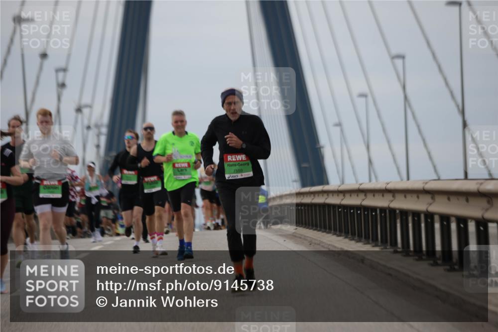 03.10.2025 - Köhlbrandbrückenlauf Jannik Wohlers http://msf.ph/oto/9145738 03.10.2025 15:47:32 Position 1 7686, 7559 meine-sportfotos.de