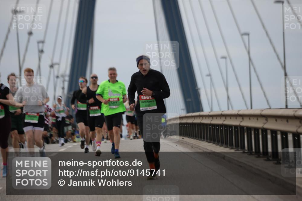 03.10.2025 - Köhlbrandbrückenlauf Jannik Wohlers http://msf.ph/oto/9145741 03.10.2025 15:47:32 Position 1 7559 meine-sportfotos.de