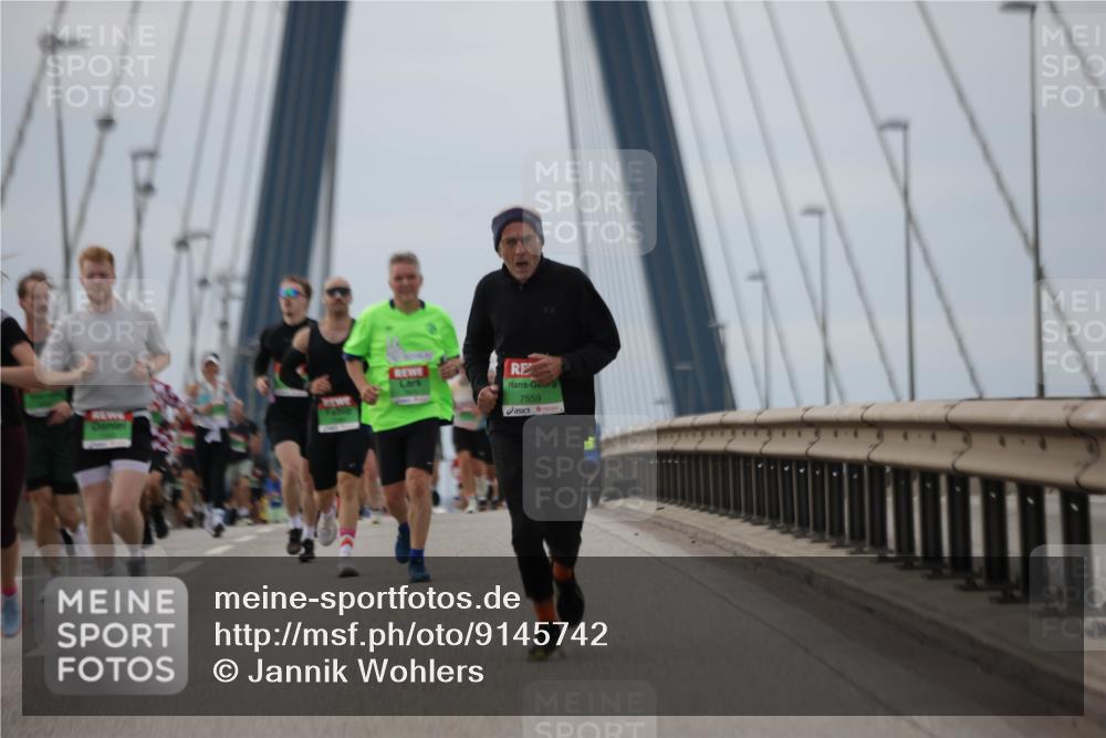 03.10.2025 - Köhlbrandbrückenlauf Jannik Wohlers http://msf.ph/oto/9145742 03.10.2025 15:47:32 Position 1 7559 meine-sportfotos.de