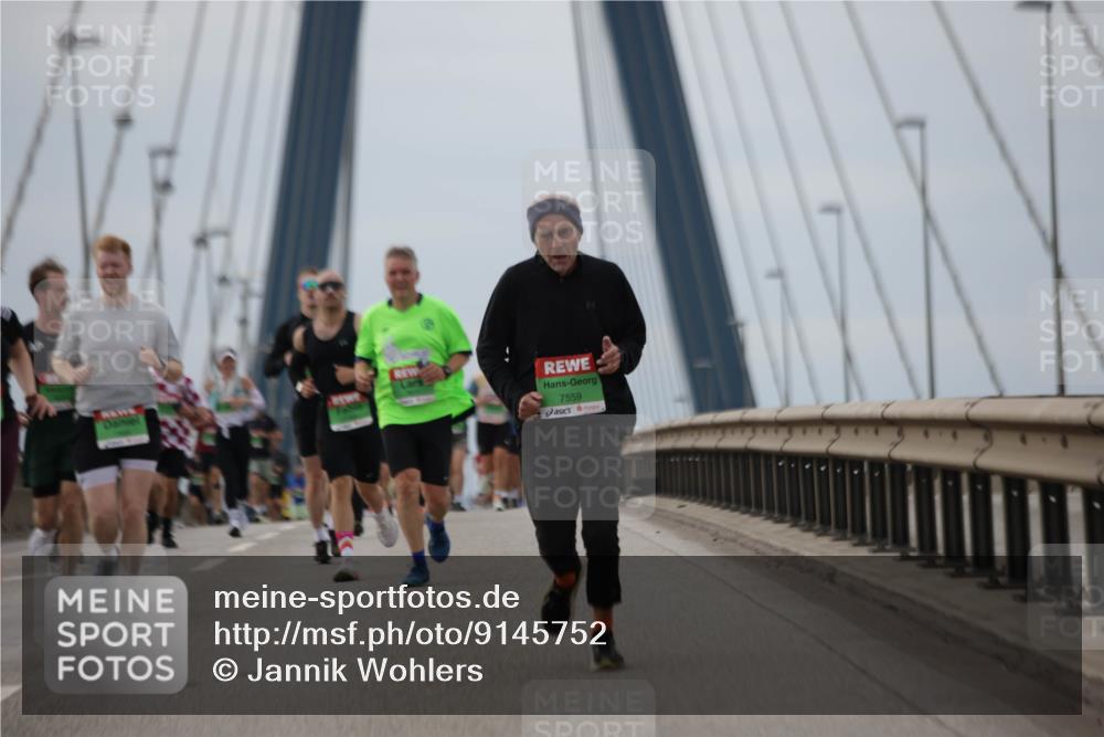 03.10.2025 - Köhlbrandbrückenlauf Jannik Wohlers http://msf.ph/oto/9145752 03.10.2025 15:47:32 Position 1 7559 meine-sportfotos.de
