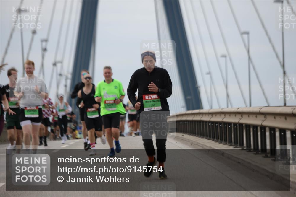 03.10.2025 - Köhlbrandbrückenlauf Jannik Wohlers http://msf.ph/oto/9145754 03.10.2025 15:47:32 Position 1 7559 meine-sportfotos.de
