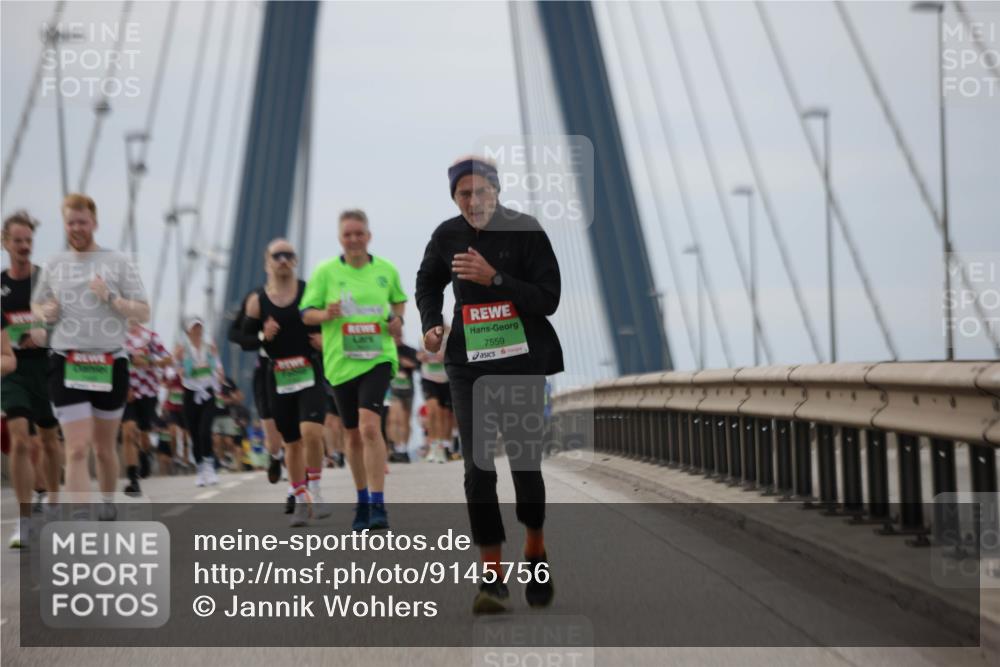 03.10.2025 - Köhlbrandbrückenlauf Jannik Wohlers http://msf.ph/oto/9145756 03.10.2025 15:47:32 Position 1 7559 meine-sportfotos.de