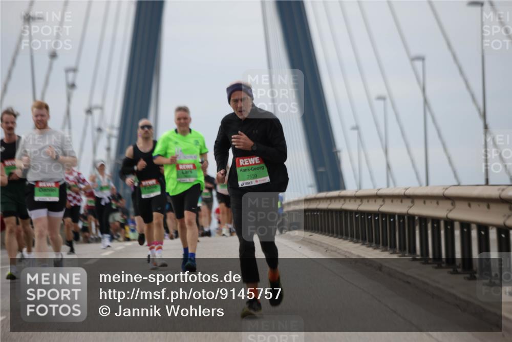03.10.2025 - Köhlbrandbrückenlauf Jannik Wohlers http://msf.ph/oto/9145757 03.10.2025 15:47:32 Position 1 7559 meine-sportfotos.de