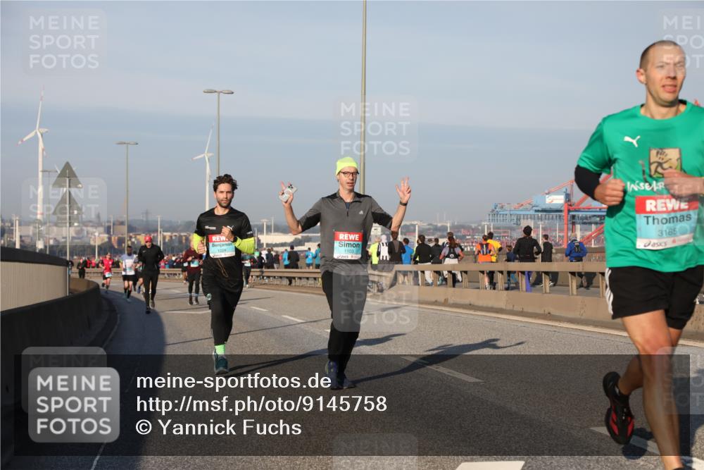 03.10.2025 - Köhlbrandbrückenlauf Yannick Fuchs http://msf.ph/oto/9145758 03.10.2025 08:35:10 Position 2 1224, 1103, 3185 meine-sportfotos.de