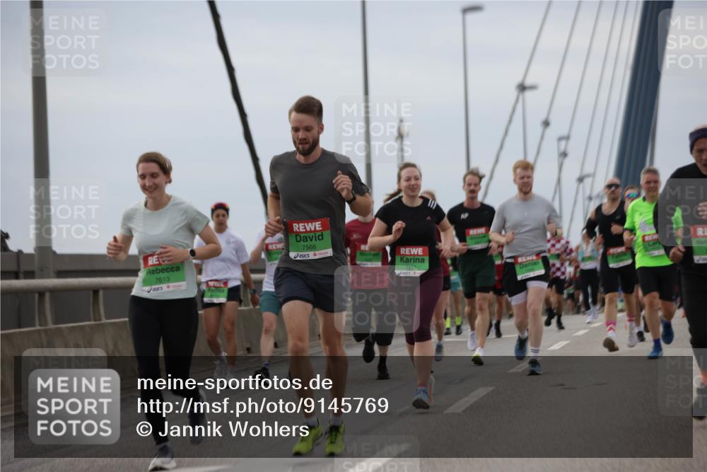 03.10.2025 - Köhlbrandbrückenlauf Jannik Wohlers http://msf.ph/oto/9145769 03.10.2025 15:47:34 Position 1 7613, 7566, 7161 meine-sportfotos.de