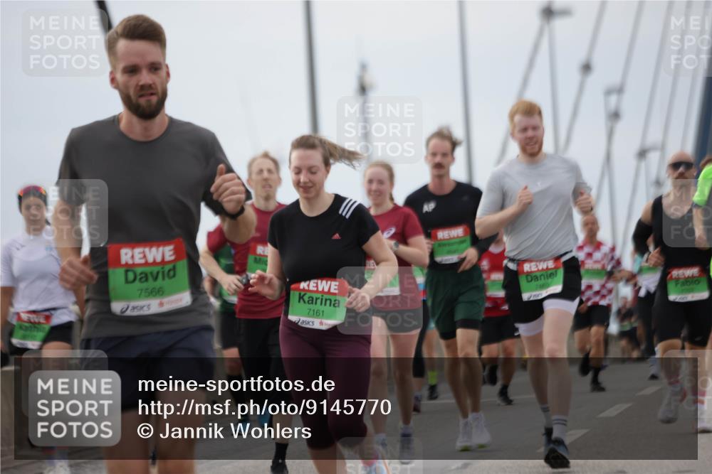 03.10.2025 - Köhlbrandbrückenlauf Jannik Wohlers http://msf.ph/oto/9145770 03.10.2025 15:47:34 Position 1 7566, 7161, 7469 meine-sportfotos.de