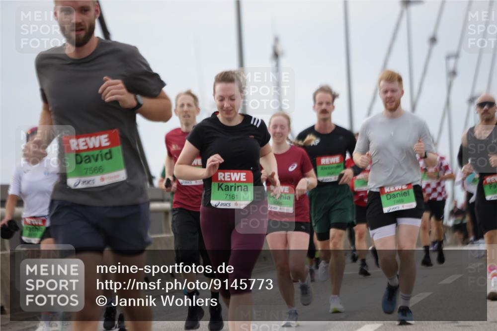 03.10.2025 - Köhlbrandbrückenlauf Jannik Wohlers http://msf.ph/oto/9145773 03.10.2025 15:47:35 Position 1 7566, 7161, 9068, 7469 meine-sportfotos.de