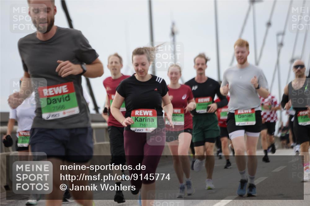 03.10.2025 - Köhlbrandbrückenlauf Jannik Wohlers http://msf.ph/oto/9145774 03.10.2025 15:47:35 Position 1 7566, 7161, 7469 meine-sportfotos.de