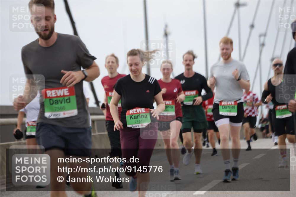 03.10.2025 - Köhlbrandbrückenlauf Jannik Wohlers http://msf.ph/oto/9145776 03.10.2025 15:47:35 Position 1 7566, 7161, 068, 7469 meine-sportfotos.de