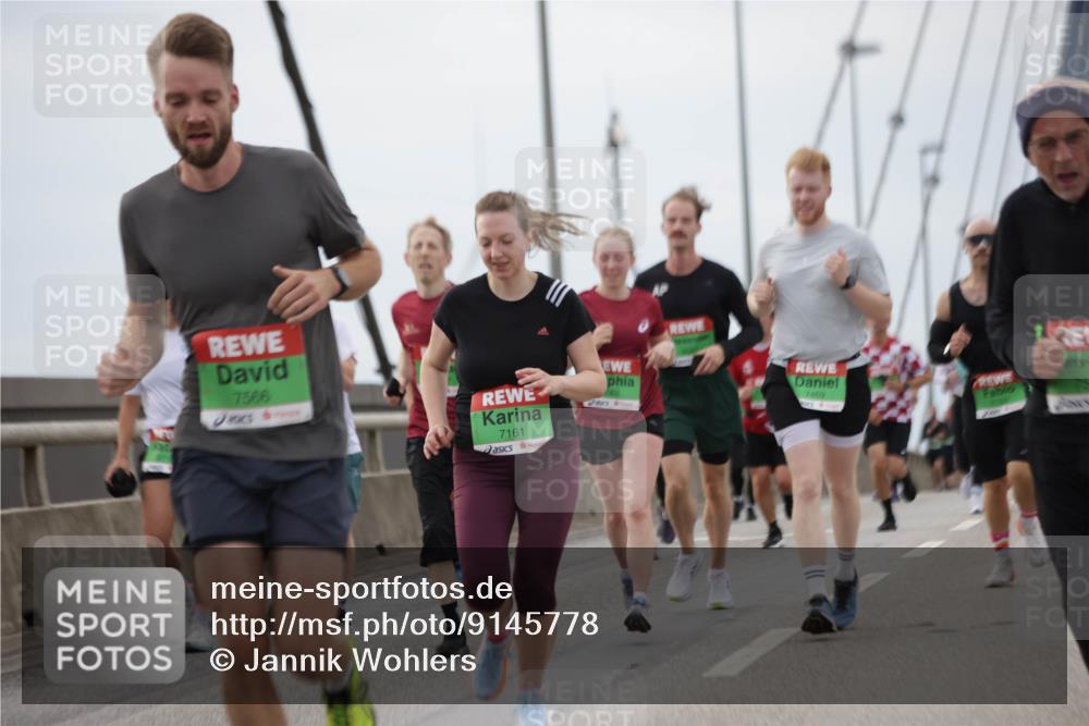 03.10.2025 - Köhlbrandbrückenlauf Jannik Wohlers http://msf.ph/oto/9145778 03.10.2025 15:47:35 Position 1 7566, 7161, 7469 meine-sportfotos.de