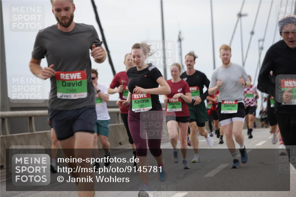 03.10.2025 - Köhlbrandbrückenlauf Jannik Wohlers http://msf.ph/oto/9145781 03.10.2025 15:47:35 Position 1 7566, 7161, 7469 meine-sportfotos.de