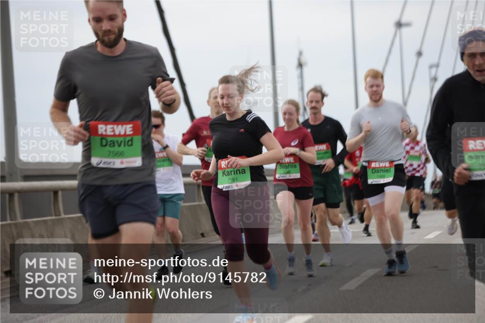 03.10.2025 - Köhlbrandbrückenlauf Jannik Wohlers http://msf.ph/oto/9145782 03.10.2025 15:47:35 Position 1 7566, 7161, 7469 meine-sportfotos.de