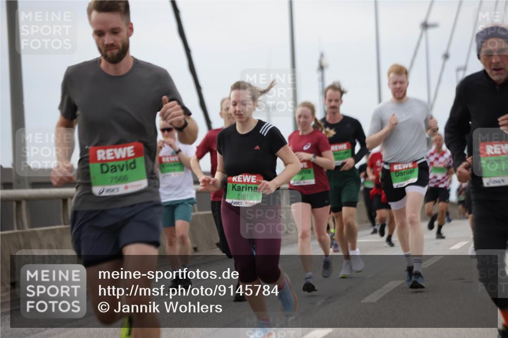 03.10.2025 - Köhlbrandbrückenlauf Jannik Wohlers http://msf.ph/oto/9145784 03.10.2025 15:47:35 Position 1 7566, 7161, 7469, 709 meine-sportfotos.de