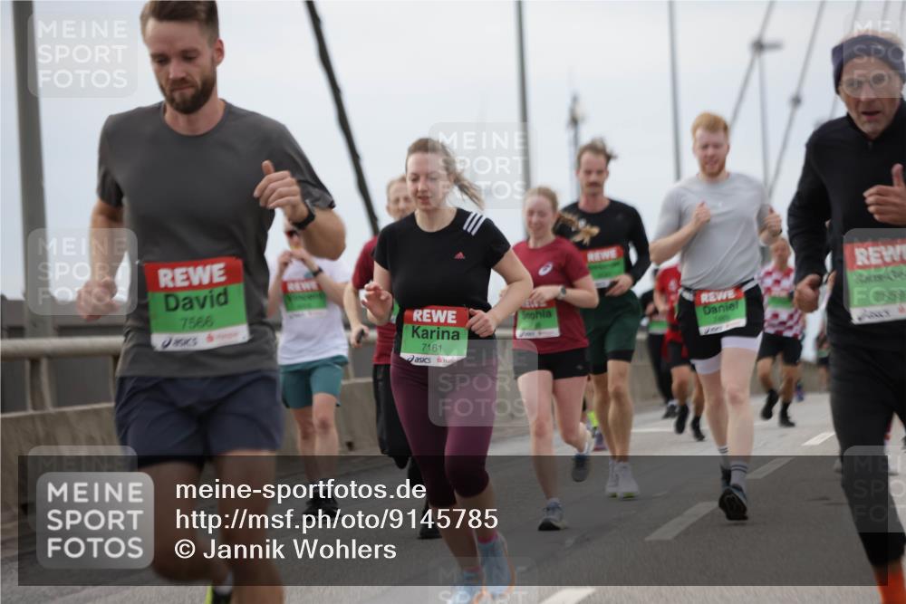 03.10.2025 - Köhlbrandbrückenlauf Jannik Wohlers http://msf.ph/oto/9145785 03.10.2025 15:47:35 Position 1 7566, 7161, 7469, 7559 meine-sportfotos.de