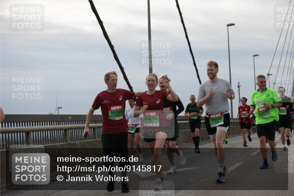 03.10.2025 - Köhlbrandbrückenlauf Jannik Wohlers http://msf.ph/oto/9145817 03.10.2025 15:47:38 Position 1 9067, 7469, 7615, 9068 meine-sportfotos.de