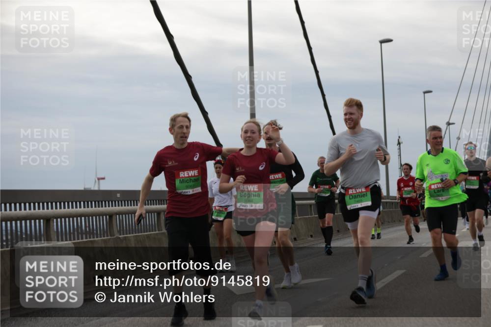03.10.2025 - Köhlbrandbrückenlauf Jannik Wohlers http://msf.ph/oto/9145819 03.10.2025 15:47:38 Position 1 9067, 9068, 7469 meine-sportfotos.de