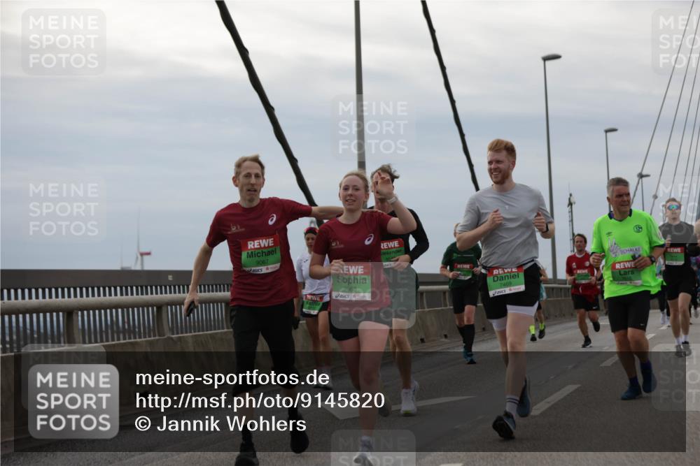 03.10.2025 - Köhlbrandbrückenlauf Jannik Wohlers http://msf.ph/oto/9145820 03.10.2025 15:47:38 Position 1 9067, 9068, 7469 meine-sportfotos.de