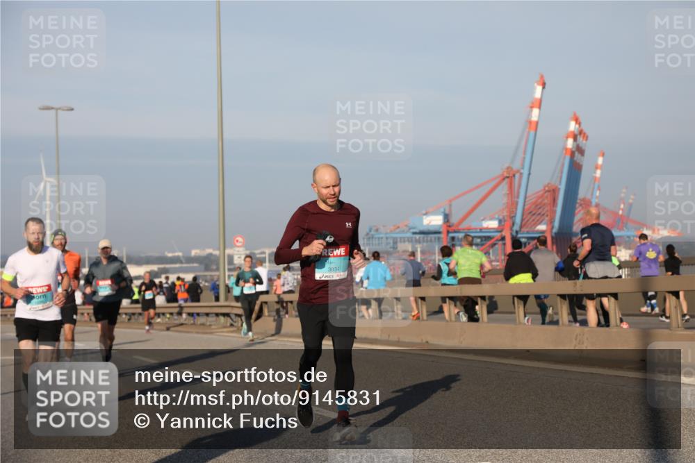 03.10.2025 - Köhlbrandbrückenlauf Yannick Fuchs http://msf.ph/oto/9145831 03.10.2025 08:35:18 Position 2 3834 meine-sportfotos.de