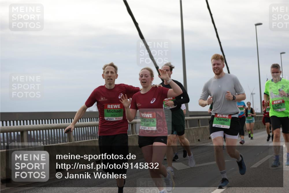 03.10.2025 - Köhlbrandbrückenlauf Jannik Wohlers http://msf.ph/oto/9145832 03.10.2025 15:47:39 Position 1 9067, 9068, 7469, 7615 meine-sportfotos.de