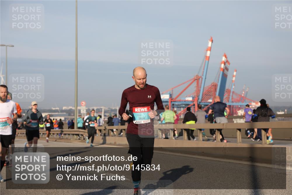 03.10.2025 - Köhlbrandbrückenlauf Yannick Fuchs http://msf.ph/oto/9145834 03.10.2025 08:35:18 Position 2 3834 meine-sportfotos.de