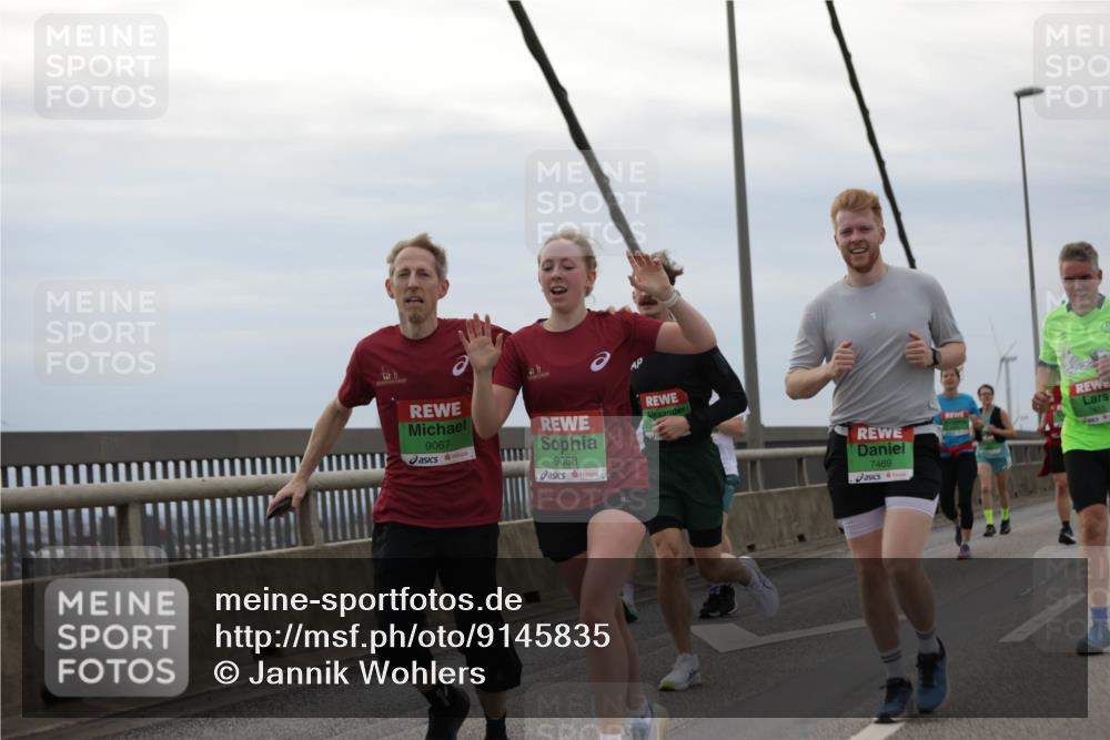 03.10.2025 - Köhlbrandbrückenlauf Jannik Wohlers http://msf.ph/oto/9145835 03.10.2025 15:47:39 Position 1 9067, 9068, 7469, 7615 meine-sportfotos.de