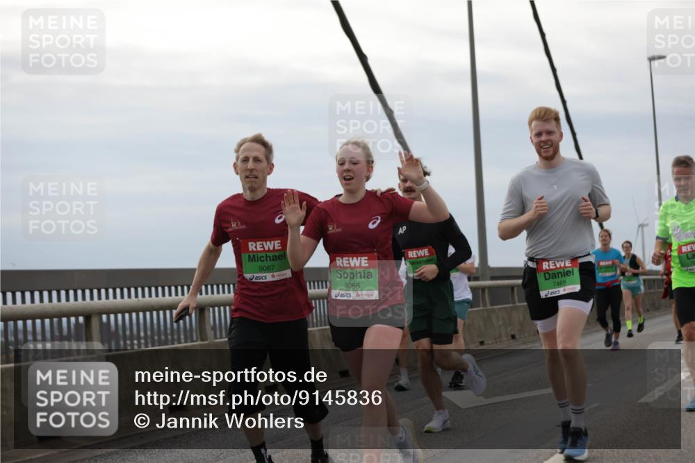 03.10.2025 - Köhlbrandbrückenlauf Jannik Wohlers http://msf.ph/oto/9145836 03.10.2025 15:47:39 Position 1 9067, 9068, 7469 meine-sportfotos.de