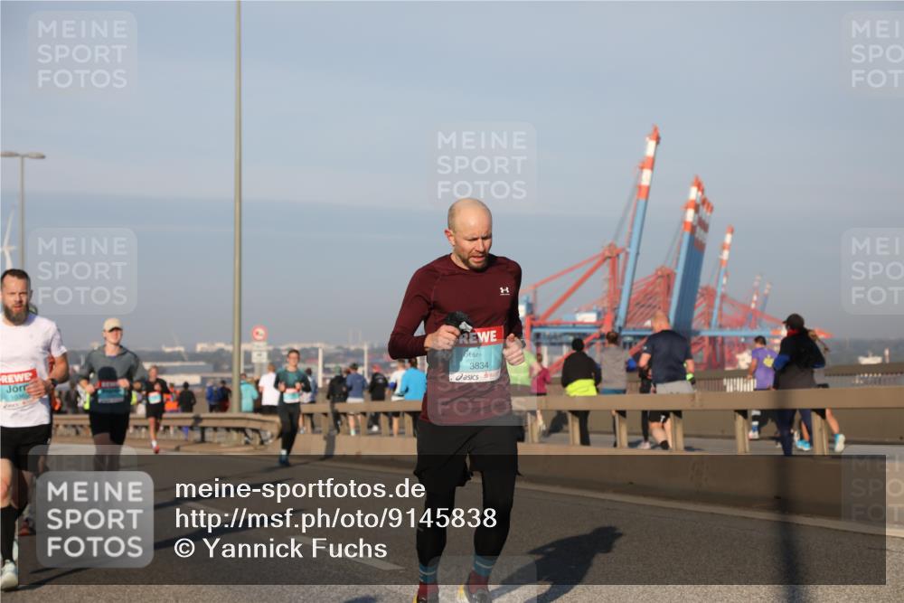 03.10.2025 - Köhlbrandbrückenlauf Yannick Fuchs http://msf.ph/oto/9145838 03.10.2025 08:35:18 Position 2 3834 meine-sportfotos.de