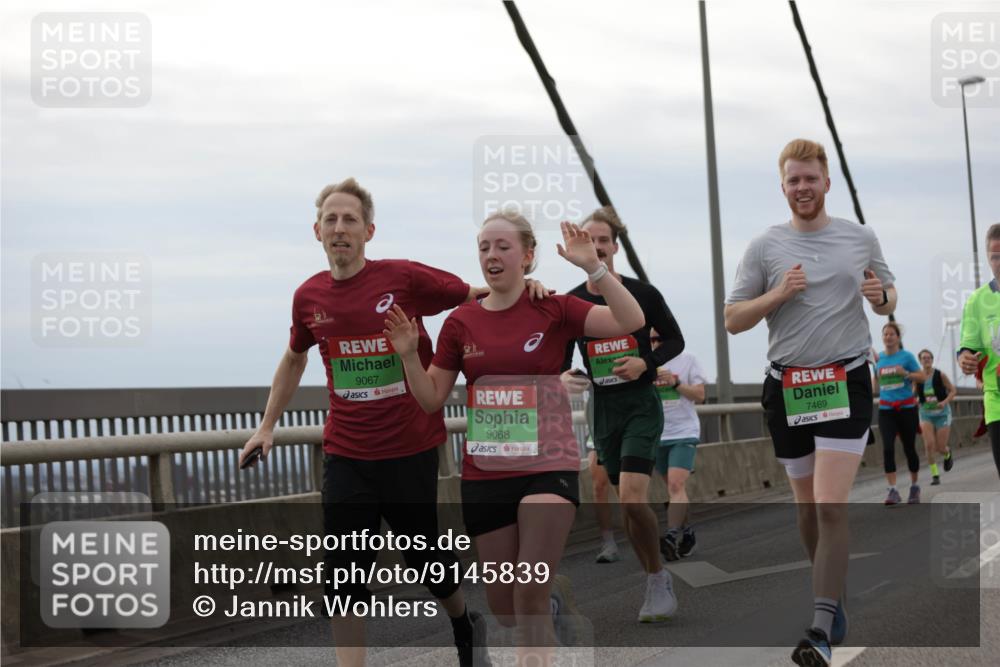 03.10.2025 - Köhlbrandbrückenlauf Jannik Wohlers http://msf.ph/oto/9145839 03.10.2025 15:47:39 Position 1 9067, 9068, 7469 meine-sportfotos.de