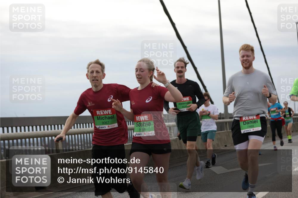 03.10.2025 - Köhlbrandbrückenlauf Jannik Wohlers http://msf.ph/oto/9145840 03.10.2025 15:47:39 Position 1 9067, 9068, 8541, 7469 meine-sportfotos.de