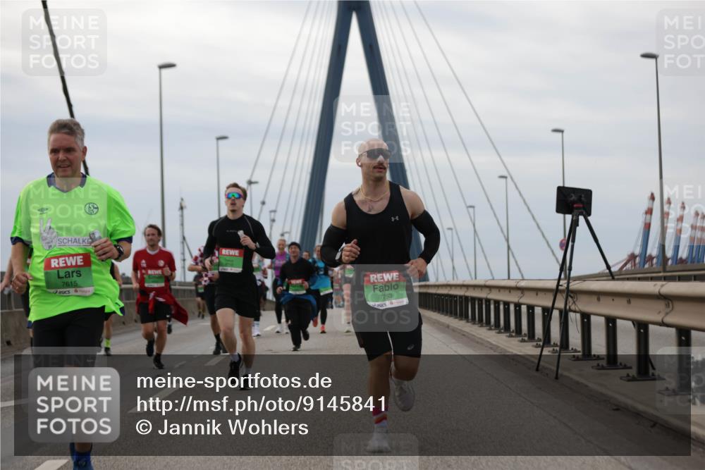 03.10.2025 - Köhlbrandbrückenlauf Jannik Wohlers http://msf.ph/oto/9145841 03.10.2025 15:47:40 Position 1 7615, 7753 meine-sportfotos.de
