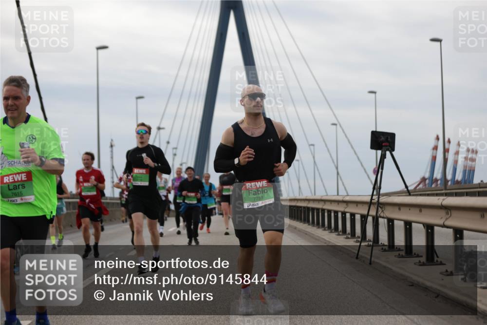 03.10.2025 - Köhlbrandbrückenlauf Jannik Wohlers http://msf.ph/oto/9145844 03.10.2025 15:47:40 Position 1 7615, 7753 meine-sportfotos.de