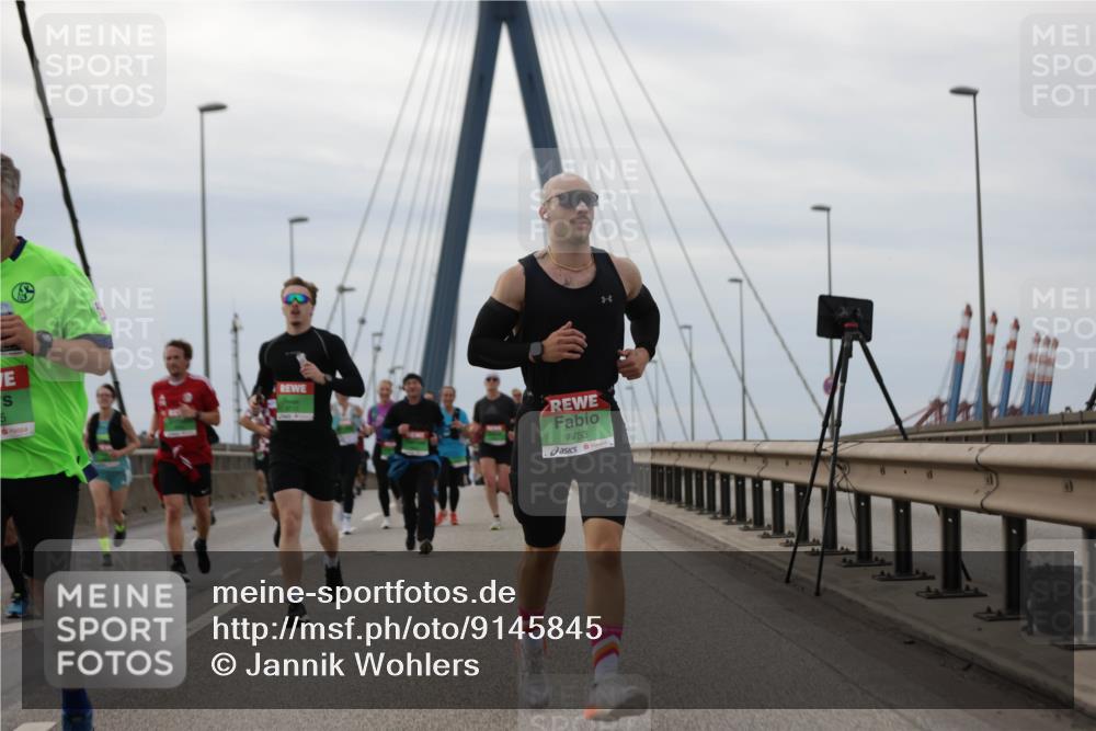03.10.2025 - Köhlbrandbrückenlauf Jannik Wohlers http://msf.ph/oto/9145845 03.10.2025 15:47:40 Position 1 5, 7753 meine-sportfotos.de