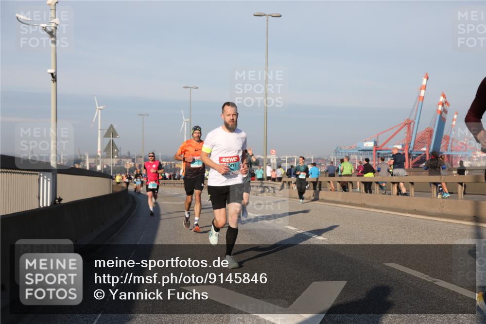 03.10.2025 - Köhlbrandbrückenlauf Yannick Fuchs http://msf.ph/oto/9145846 03.10.2025 08:35:20 Position 2  meine-sportfotos.de