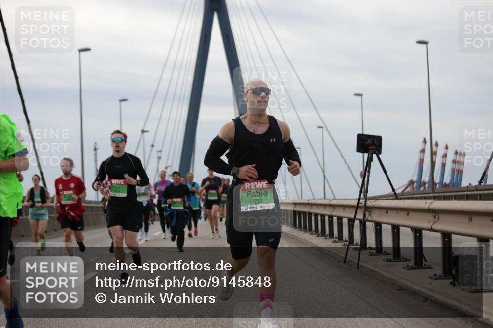 03.10.2025 - Köhlbrandbrückenlauf Jannik Wohlers http://msf.ph/oto/9145848 03.10.2025 15:47:40 Position 1 7753 meine-sportfotos.de
