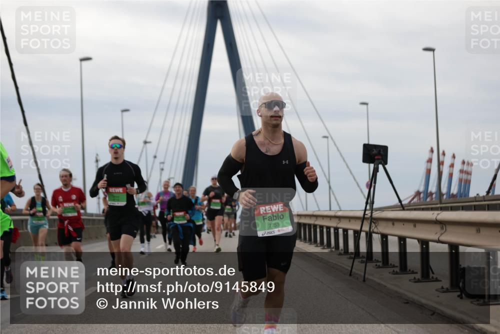 03.10.2025 - Köhlbrandbrückenlauf Jannik Wohlers http://msf.ph/oto/9145849 03.10.2025 15:47:40 Position 1 7753 meine-sportfotos.de