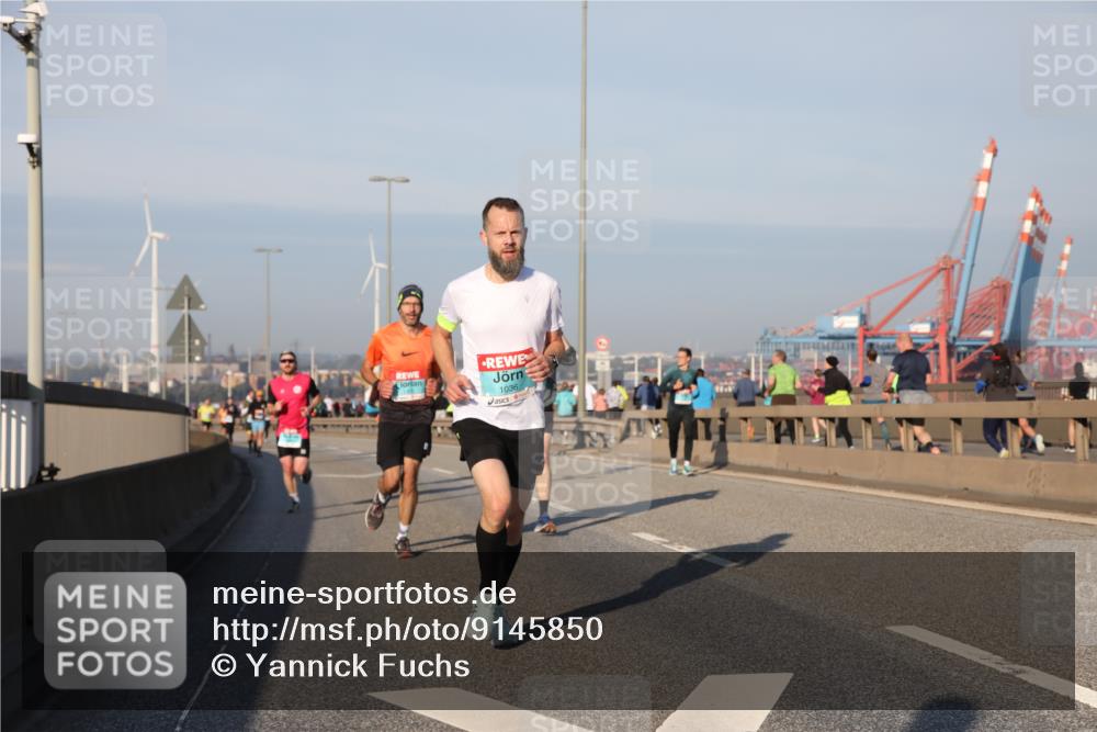 03.10.2025 - Köhlbrandbrückenlauf Yannick Fuchs http://msf.ph/oto/9145850 03.10.2025 08:35:20 Position 2 1036 meine-sportfotos.de