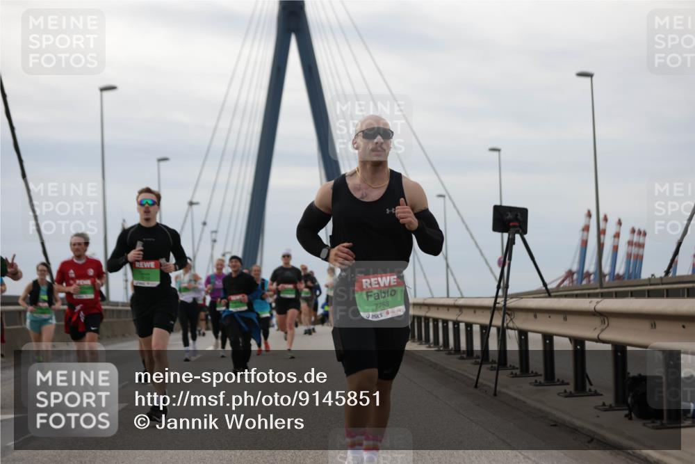 03.10.2025 - Köhlbrandbrückenlauf Jannik Wohlers http://msf.ph/oto/9145851 03.10.2025 15:47:40 Position 1 7753 meine-sportfotos.de