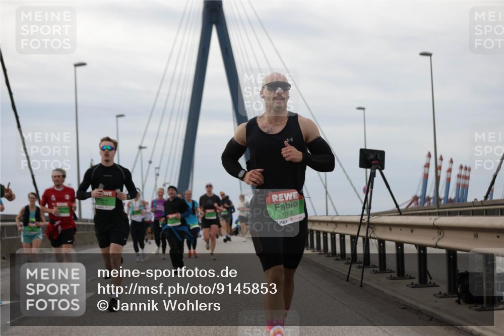 03.10.2025 - Köhlbrandbrückenlauf Jannik Wohlers http://msf.ph/oto/9145853 03.10.2025 15:47:41 Position 1 7753 meine-sportfotos.de