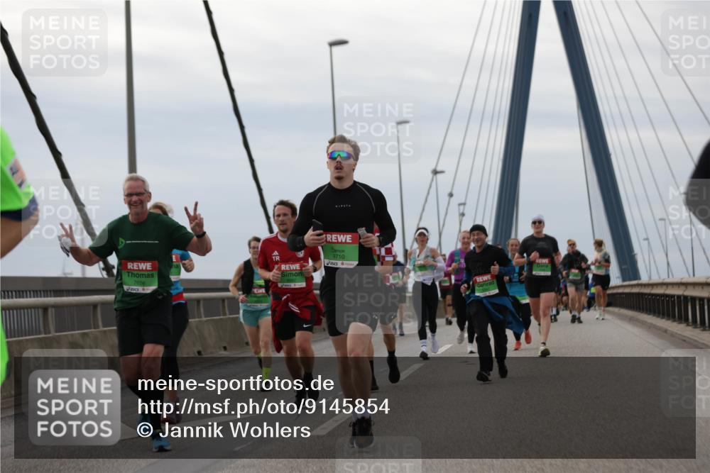 03.10.2025 - Köhlbrandbrückenlauf Jannik Wohlers http://msf.ph/oto/9145854 03.10.2025 15:47:41 Position 1 7656, 9710 meine-sportfotos.de