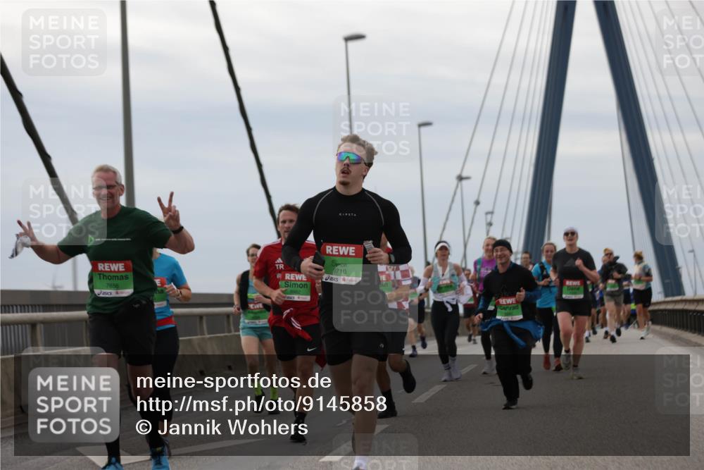 03.10.2025 - Köhlbrandbrückenlauf Jannik Wohlers http://msf.ph/oto/9145858 03.10.2025 15:47:41 Position 1 9710, 7656, 8982 meine-sportfotos.de